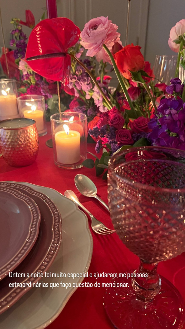 Noite ‘aqueceu’… O presente que Cristina recebeu e as imagens do jantar