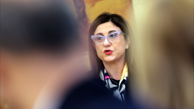 Taylor Swift e Travis Kelce posam para foto com Machine Gun Kelly e Megan