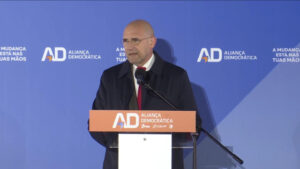 Ventura cola Pedro Nuno a Sócrates e acusa PS de "partido mais corrupto"