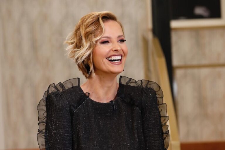 Cristina revela quem é a pessoa especial que está na capa da revista