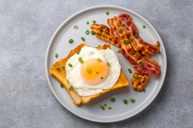 Ovos fritos com bacon