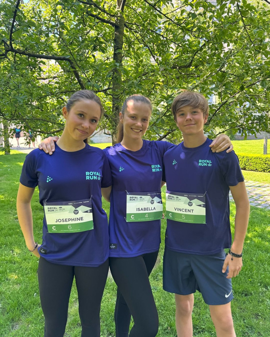 Josephine da Dinamarca surpreende e está cada vez mais parecida com a mãe