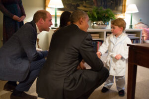 O dia em que George quebrou o protocolo durante uma visita de Obama