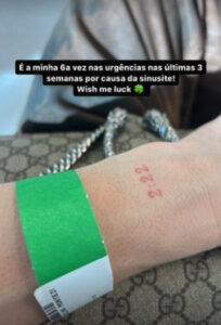 A poucos dias de concerto, cantora das Just Girls recorre às urgências