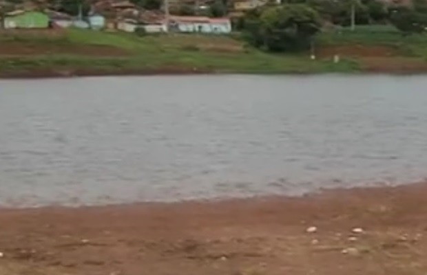 Bombeiros procuram por pessoa que se afogou em lago de Nerópolis, GO