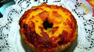 Confira a receita do bolo de pamonha servido em panificadora de Goiás