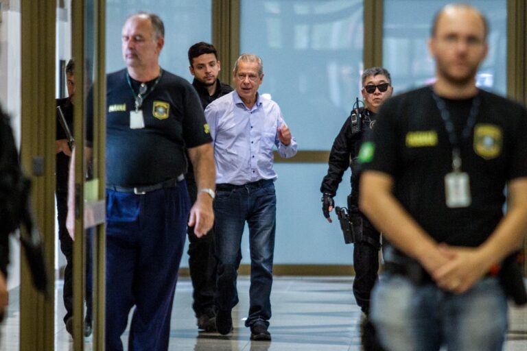 Dirceu pede ao Supremo perdão por pena no julgamento do mensalão