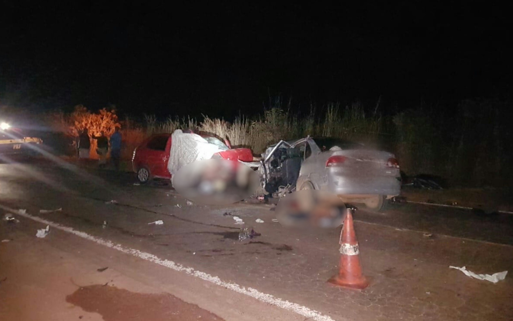 Homem, grávida e três crianças morrem em acidente na BR-080, em Padre Bernardo