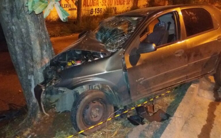 Jovem que morreu após carro bater contra árvore não usava cinto, diz Dict