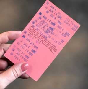 Livro é devolvido com 42 anos de atraso em biblioteca no Canadá