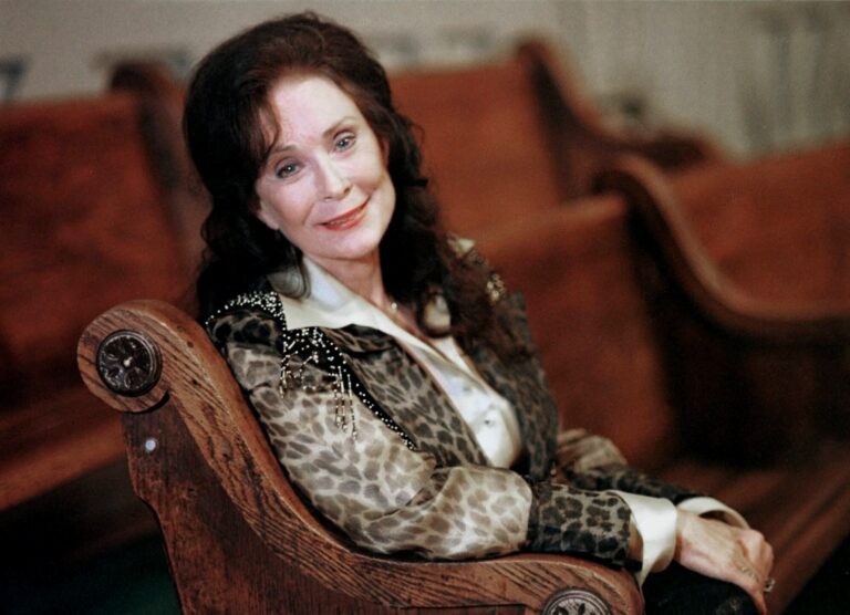 Loretta Lynn, estrela country, morre aos 90 anos