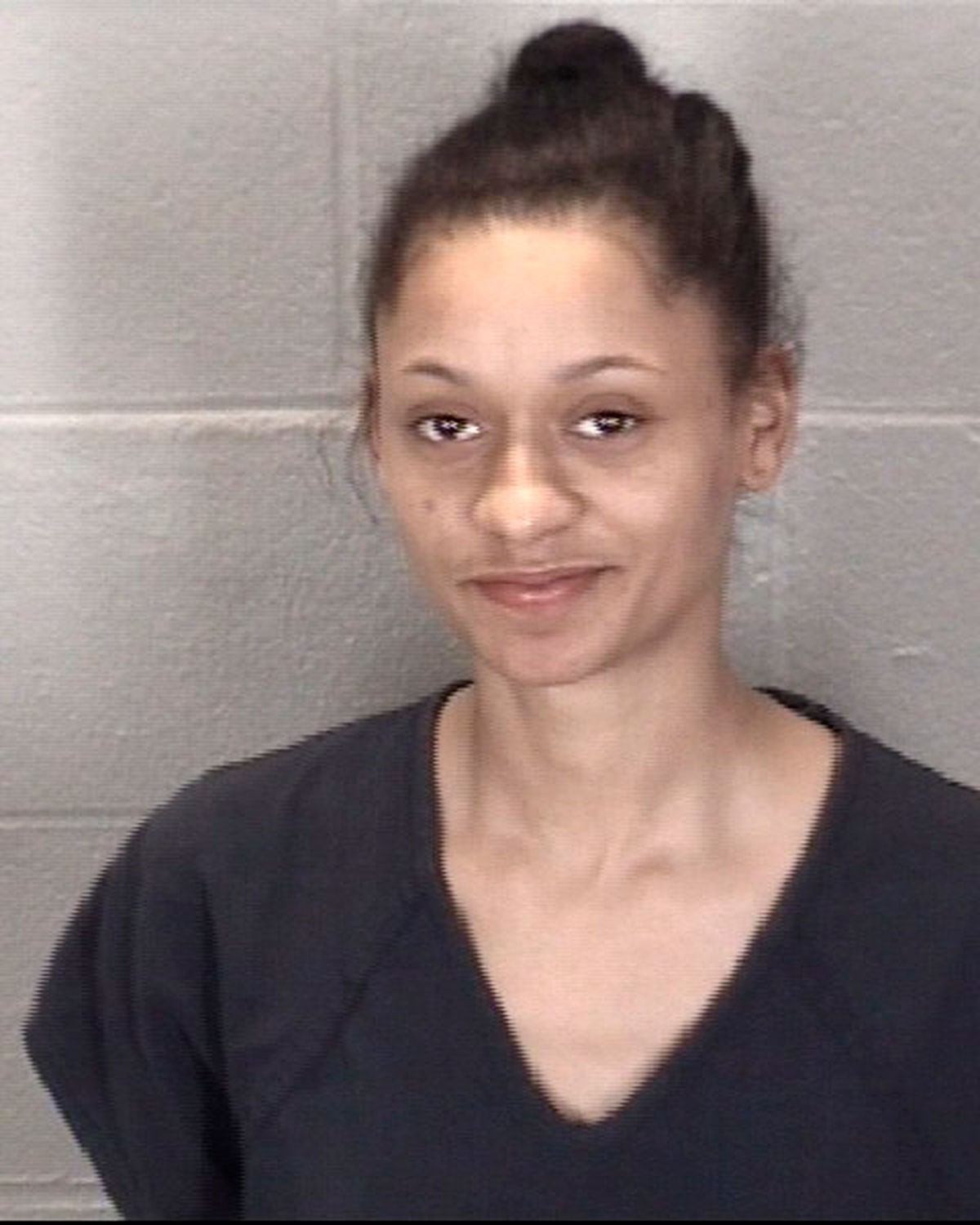 Mulher é presa após latir para cão policial nos EUA