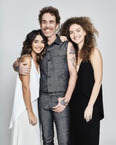 Nando Reis se une ao duo Anavitória em turnê com show que celebra namorados