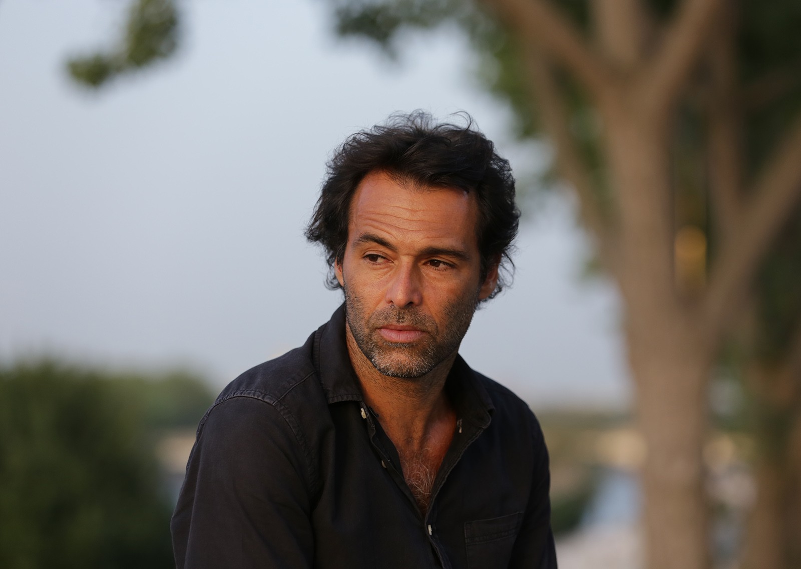 Rogê celebra herança de imigrantes na travessia intercontinental de 'Nômade'