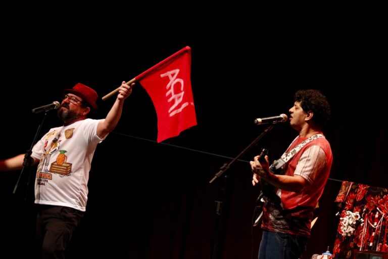 Show de humor em Macapá leva histórias de ribeirinhos da Amazônia para o teatro