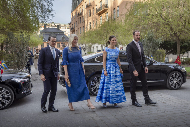 Um dos vestidos favoritos da princesa Mette-Marit foi comprado… no Ebay