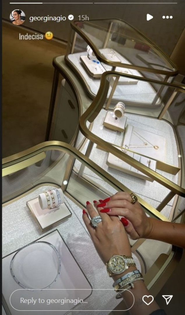 “Indecisa”. Georgina Rodríguez mostra ida a joalharia