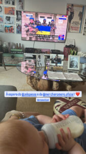 Maria Botelho Moniz mostra-se a apoiar amigos na companhia do filho