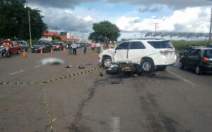 Motociclista morre após acidente com caminhonete, em Goiânia