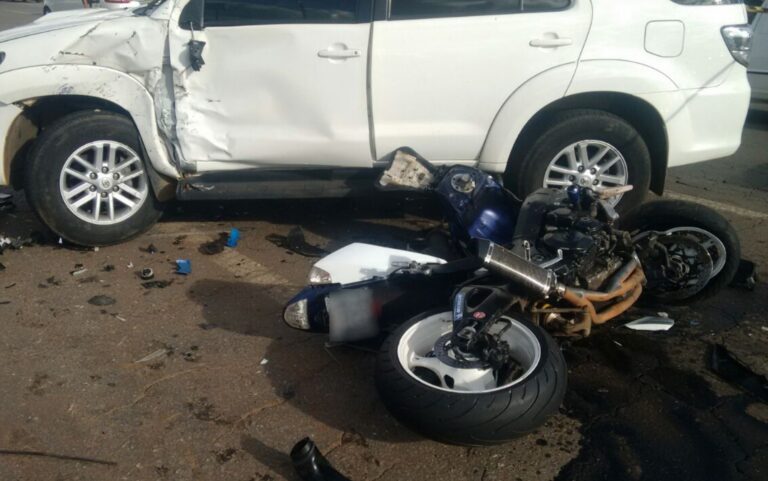 Vídeo mostra acidente entre moto e caminhonete que matou piloto em GO