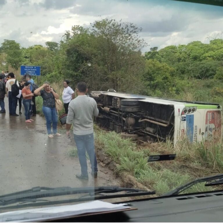 Acidente na GO 536 Envolve Ônibus do Transporte Coletivo
