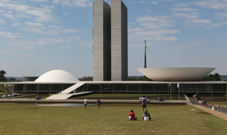 Reforma tributária segue em discussão no Congresso