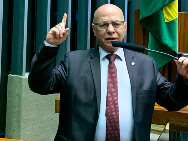 Deputado Professor Alcides é suspeito de ter relações íntimas com um adolescente