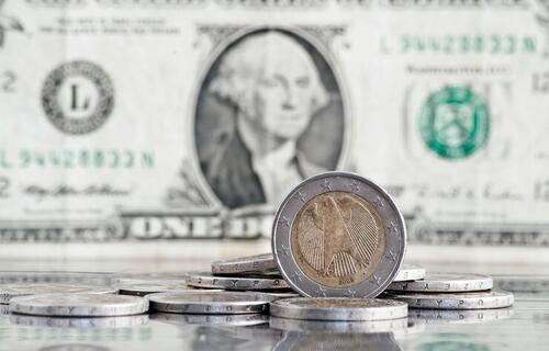 Dólar avança e volta a encerrar acima de R$ 6