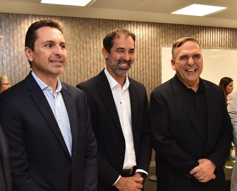 Enquanto As Dívidas Afligem Outros, Fernando Pellozo  Celebra Sucesso Financeiro em Senador Canedo