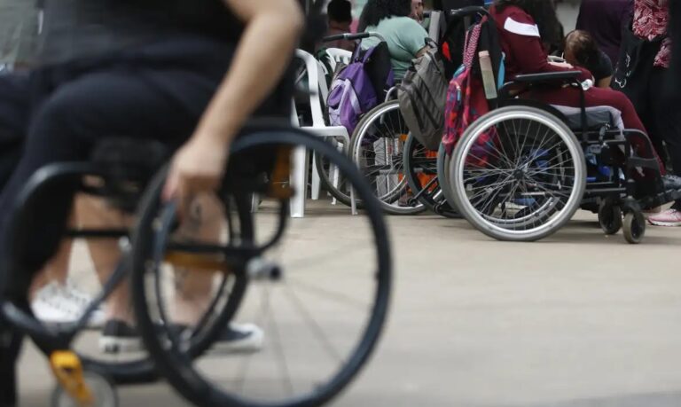 Pesquisa nacional busca melhorias para viajantes com deficiência na aviação civil