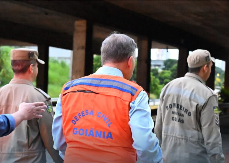 Prefeito de Goiânia  faz inspeção na Marginal Botafogo, para identificar  pontos afetados  pela forte chuva  de Domingo