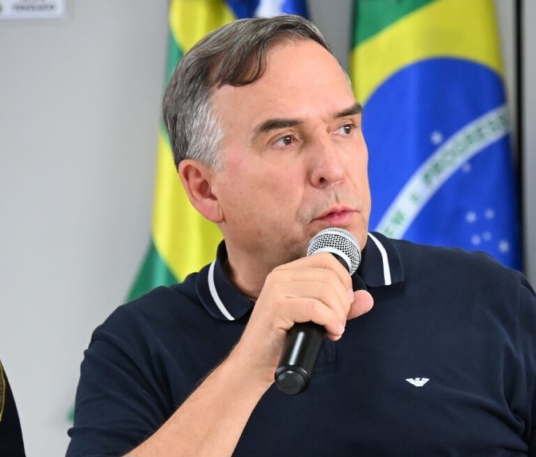 Prefeito de Goiânia diz que pelo menos 100 atestados dos servidores  afastados são  falsos