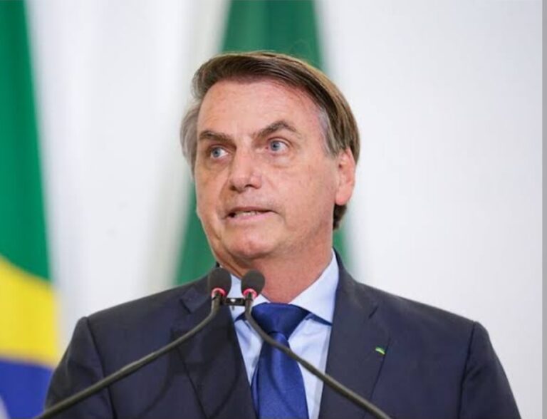 “Acordo todos os dias com a sensação  da PF na porta”,diz Bolsonaro