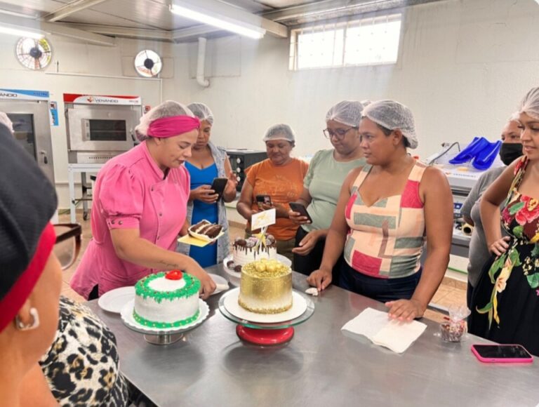 Prefeitura de Senador Canedo  oferece cursos gratuitos em costura ,beleza e confeitaria