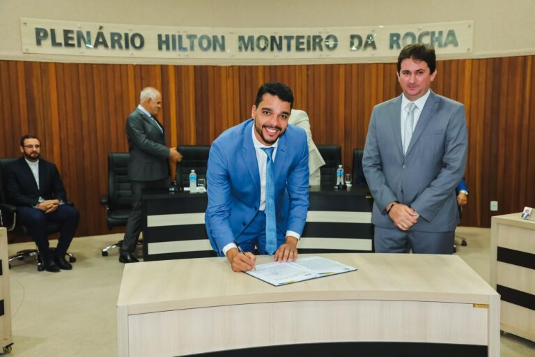 Marden e Juan Darrot tomam posse em Trindade e já assinam ordens de serviço para obras e ações dos próximos 100 dias