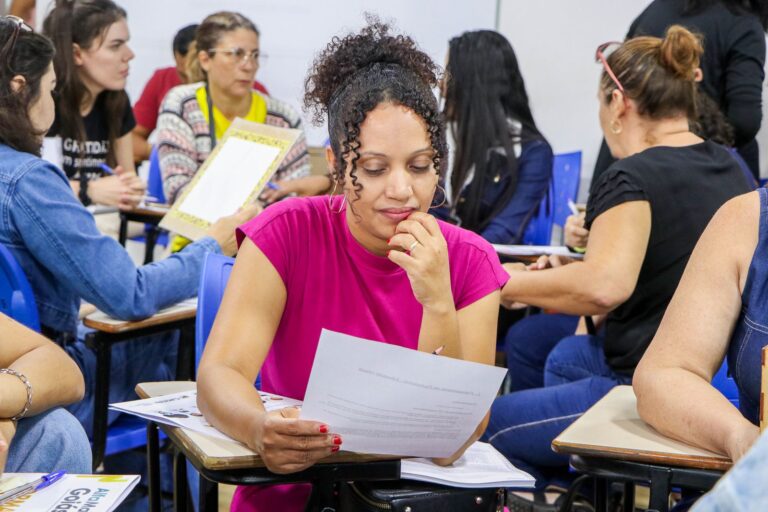 Secretaria de Educação promove novas diretrizes de trabalho para 2025