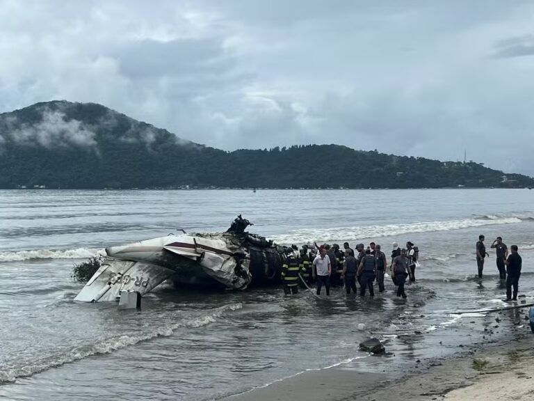 Avião que caiu em Ubatuba saiu de Mineiros com família de Goiás