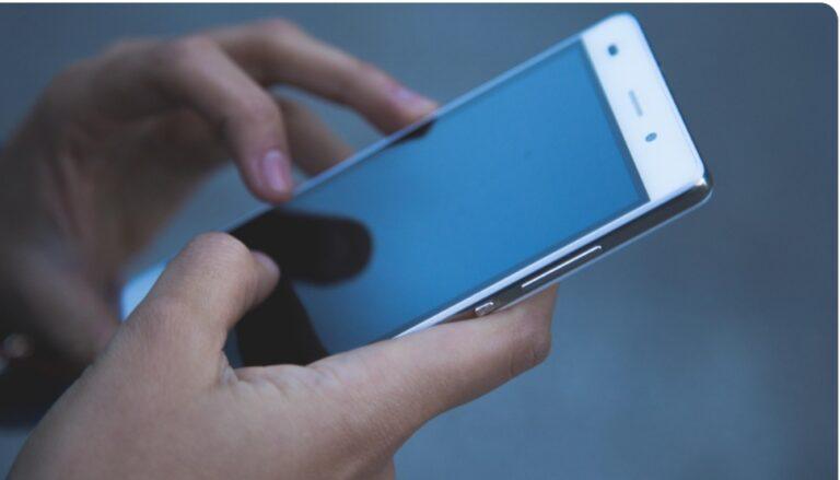 Professor é agredido  por alunos após  proibir uso de celular em sala de aula no DF