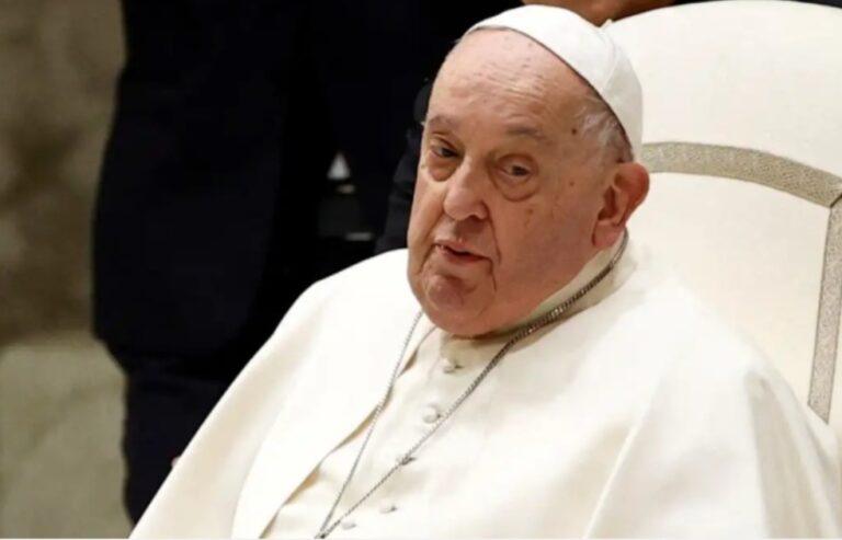 Papa Francisco dormiu bem e está descansando no hospital, diz  Vaticano