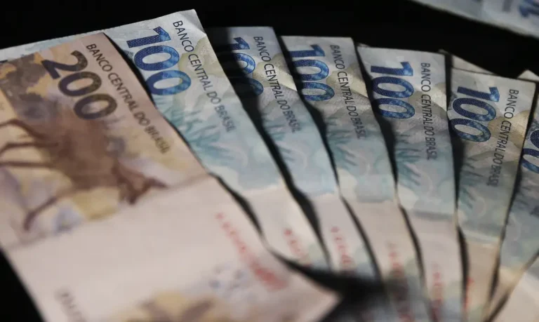 Governo restringe temporariamente R$ 128 bi em gastos dos ministérios até maio