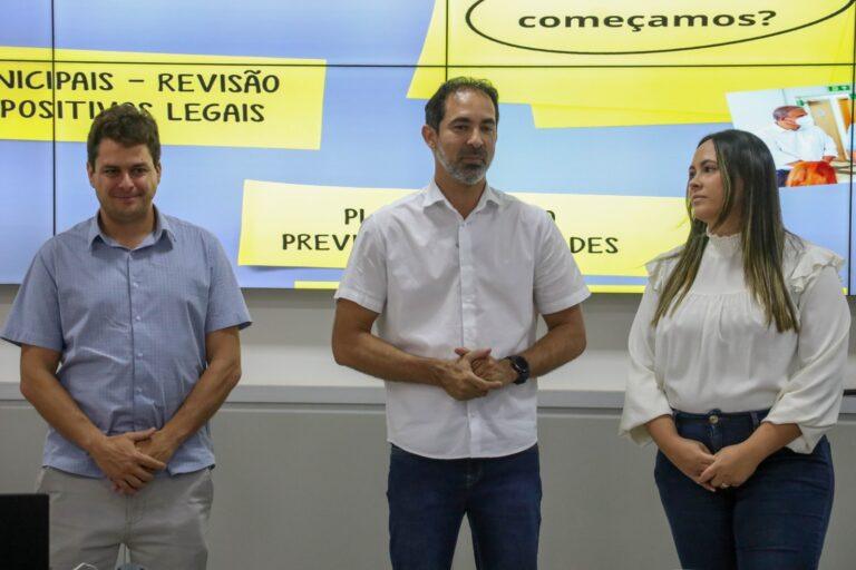Prefeito de Senador Canedo apresenta avanços no Programa de Bem-Estar  Animal a autoridades de Goiás