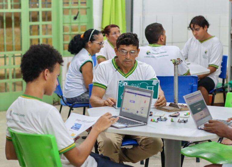 Senador Canedo é o primeiro Município  de Goiás  a oferecer aulas de  robótica para  alunos do EJA
