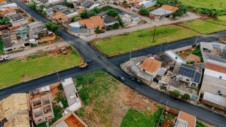 Prefeitura de Senador Canedo  realiza recapeamento da  Avenida B,no Residencial Paraíso
