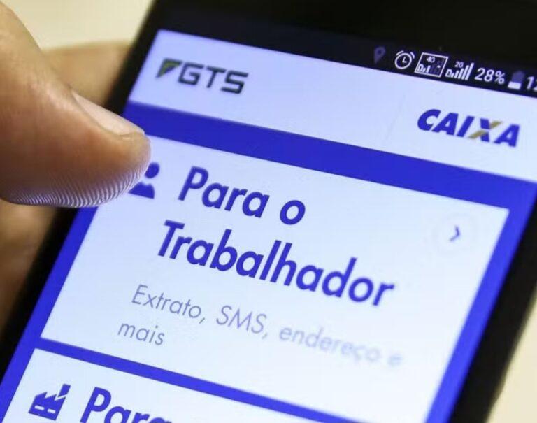 Demitidos que aderiram  ao saque-aniversário  poderão sacar  o saldo do FGTS a partir de quinta-feira (6)