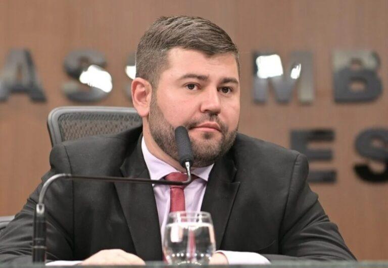 Deputado propõe que advogados possam furar fila de banco em Goiás
