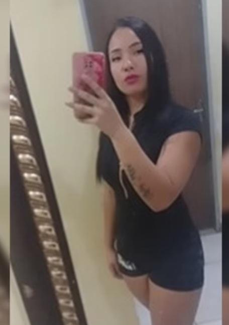 Namorado atira na cabeça e mata grávida que estava deitada em cama