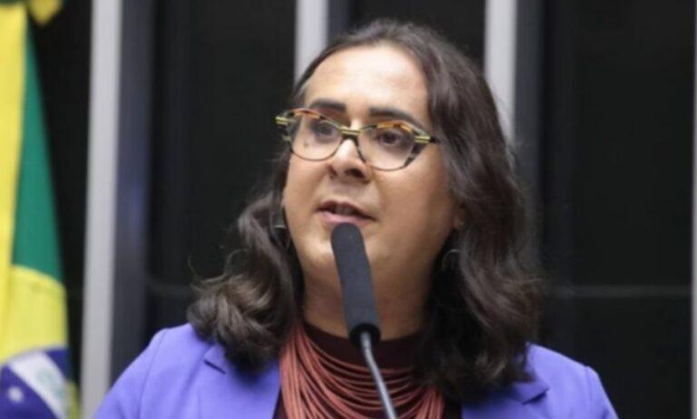 Deputada federal aciona PGR e pede prisão preventiva de Bolsonaro