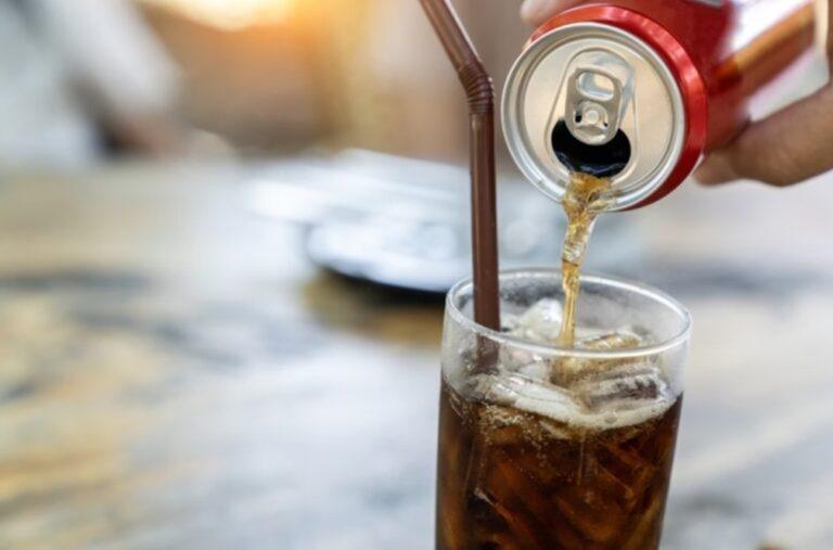 Novo estudo mostra que bebidas açucaradas  podem causar  câncer de boca