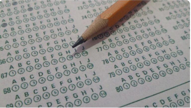 Concurso do Crefono com salários de até R$ 6,6 mil encerra inscrições nesta quarta (19/3)