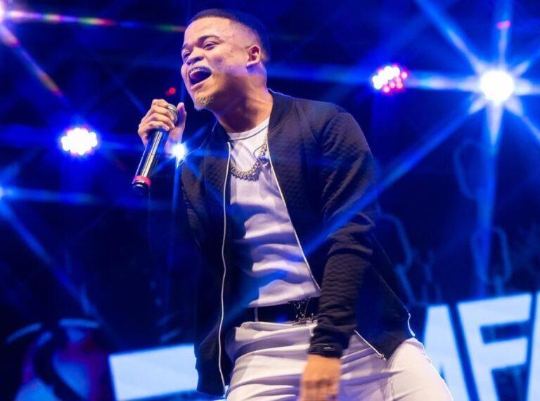 Cantor Rafa Diniz morre afogado em local onde gravaria novo EP